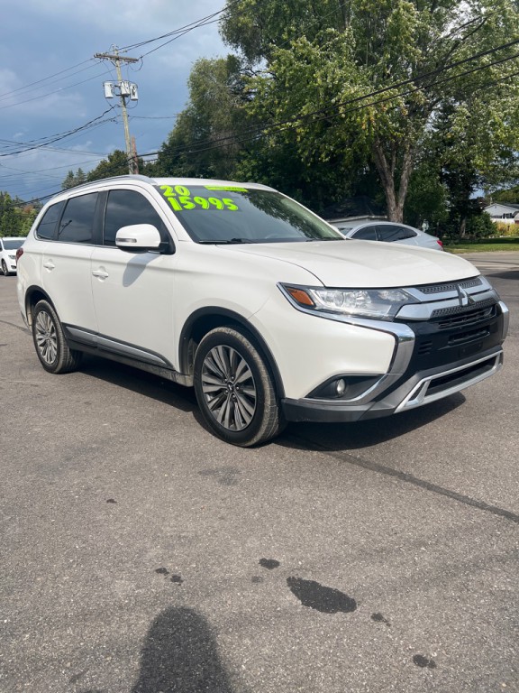 2020 Mitsubishi Outlander Image 1