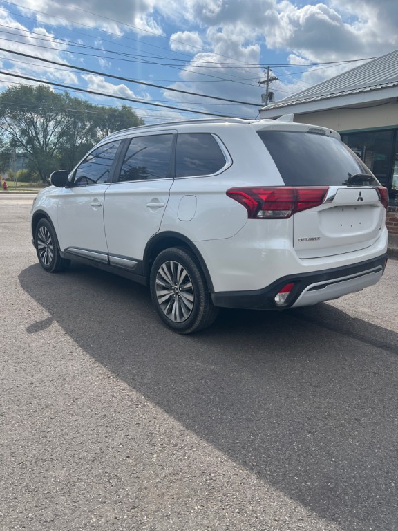 2020 Mitsubishi Outlander Image 2