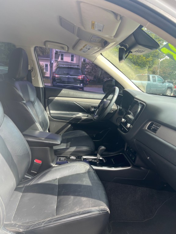 2020 Mitsubishi Outlander Image 4