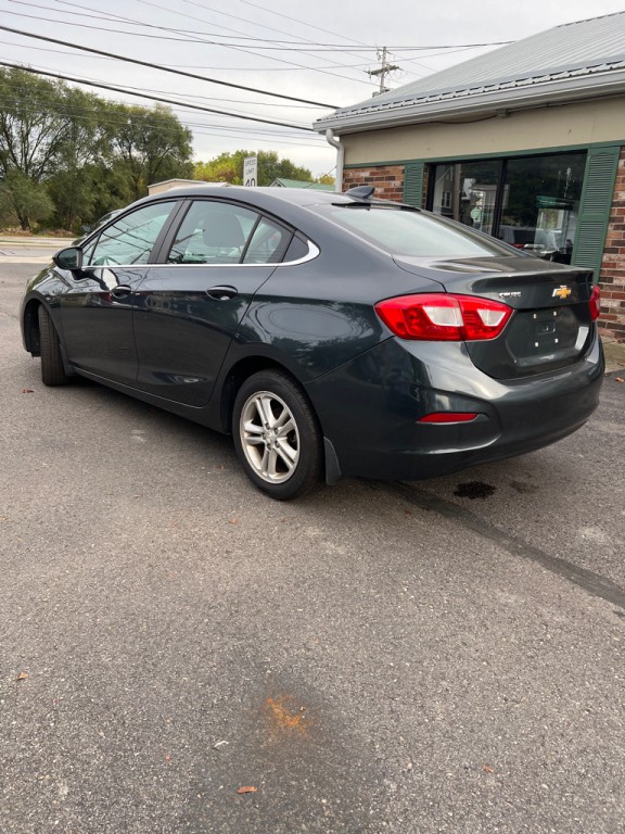 2017 Chevrolet Cruze Image 2