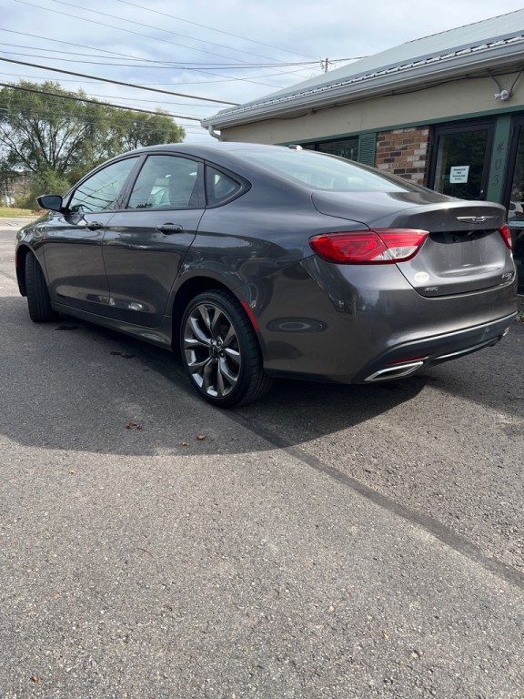 2016 Chrysler 200 Image 2