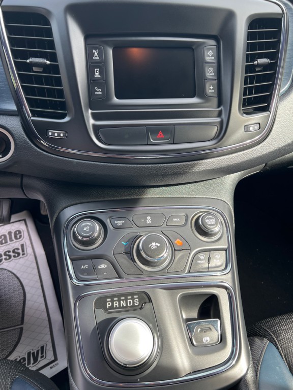 2016 Chrysler 200 Image 7