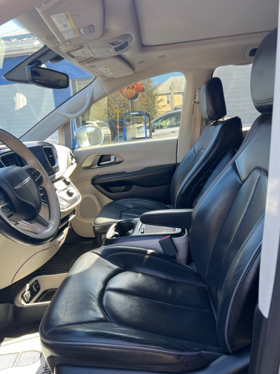 2019 Chrysler Pacifica Image 3