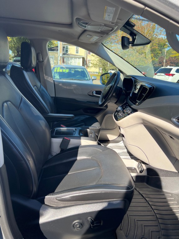 2019 Chrysler Pacifica Image 4