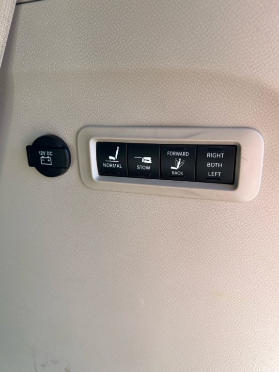 2019 Chrysler Pacifica Image 8