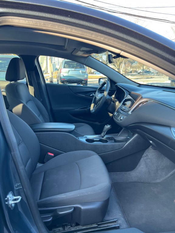 2019 Chevrolet Malibu Image 4