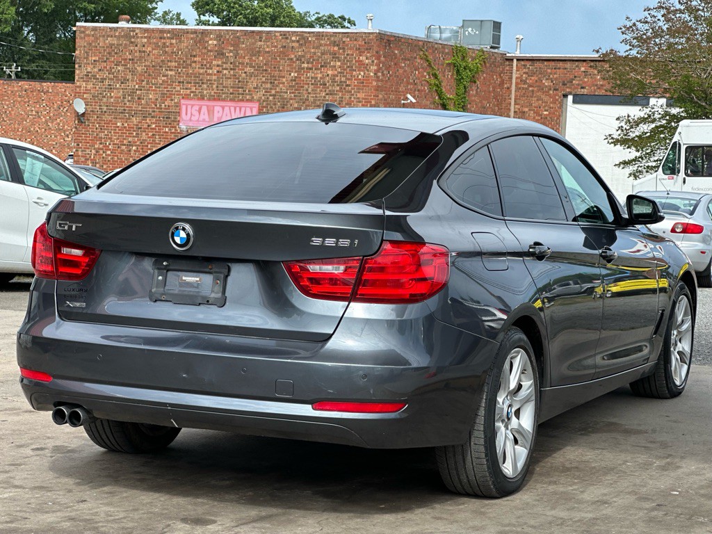2015 BMW 3 Series Image 9