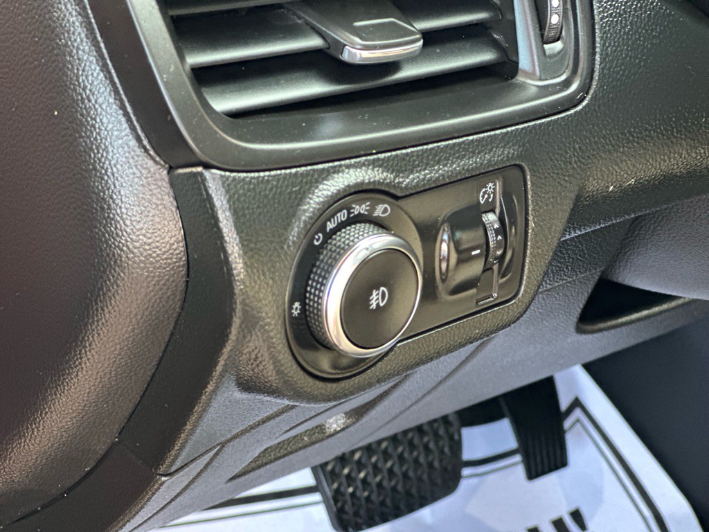 2017 Buick Envision Image 16