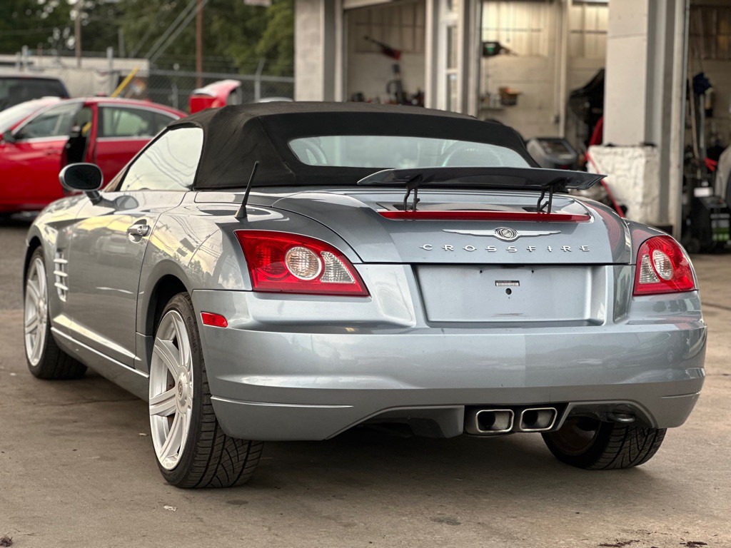 2005 Chrysler Crossfire Image 9