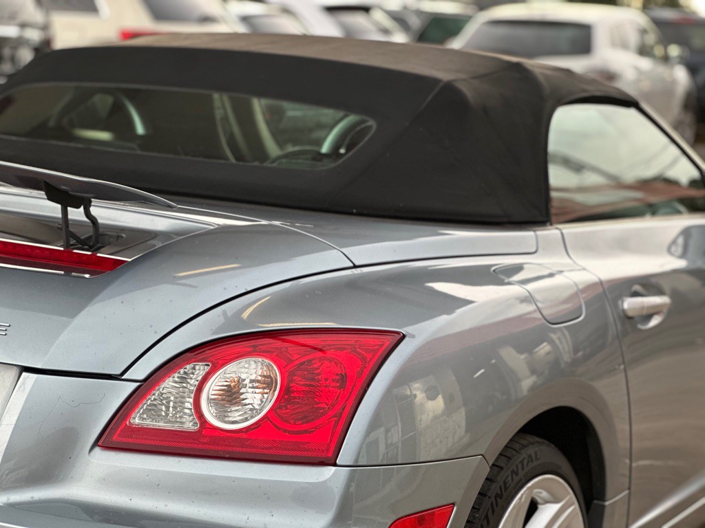 2005 Chrysler Crossfire Image 10