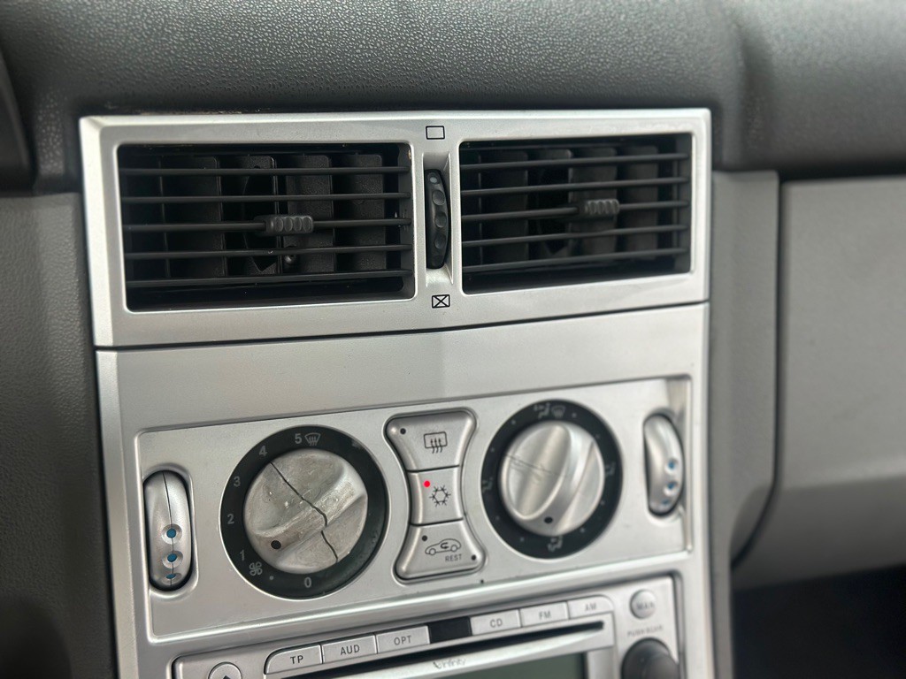 2005 Chrysler Crossfire Image 18