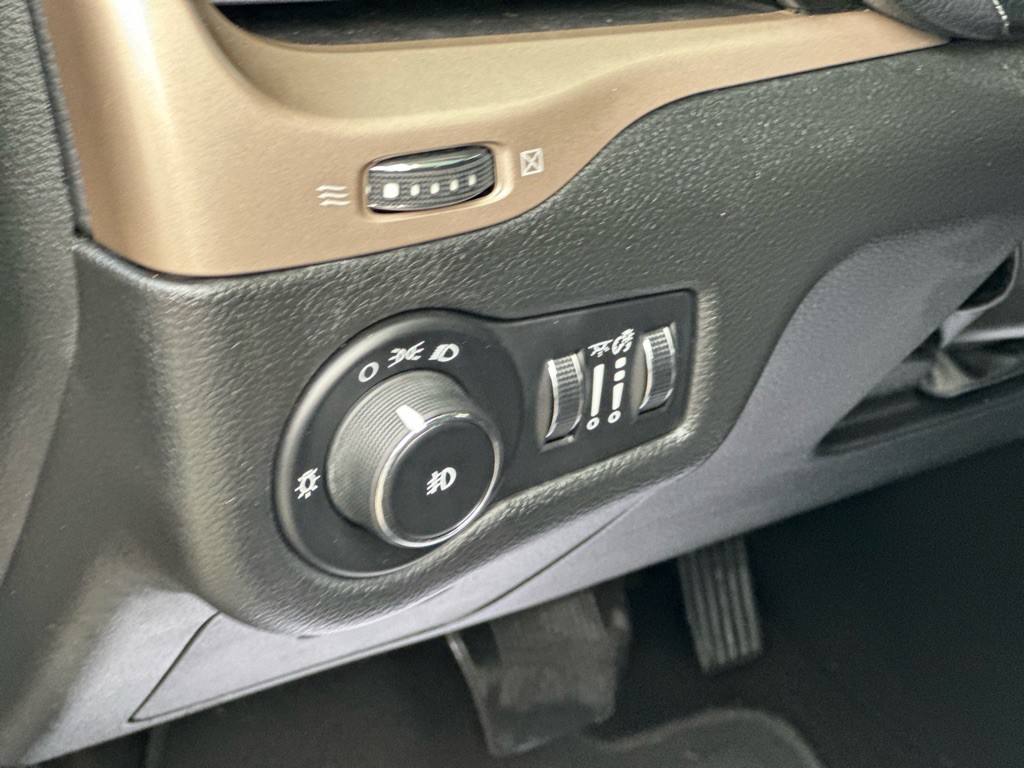 2014 Jeep Cherokee Image 15