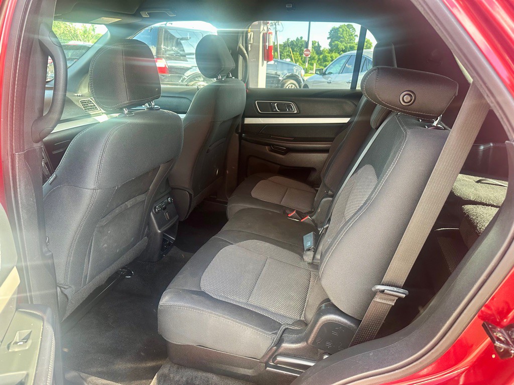 2017 Ford Explorer Image 18