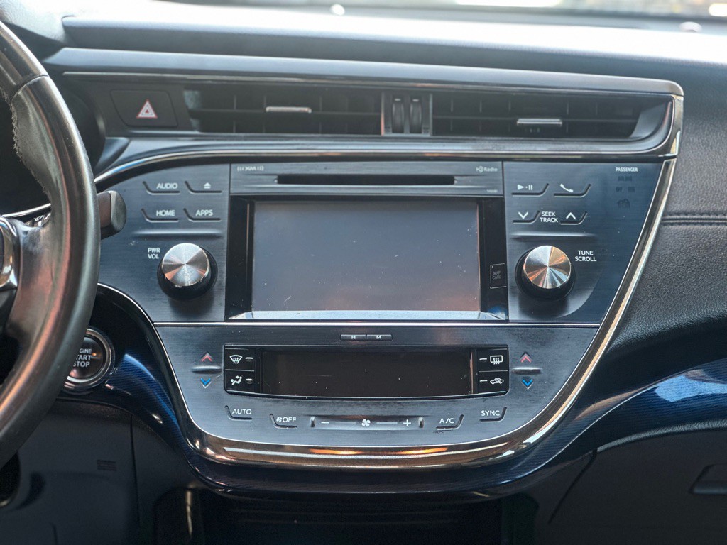 2015 Toyota Avalon Image 12