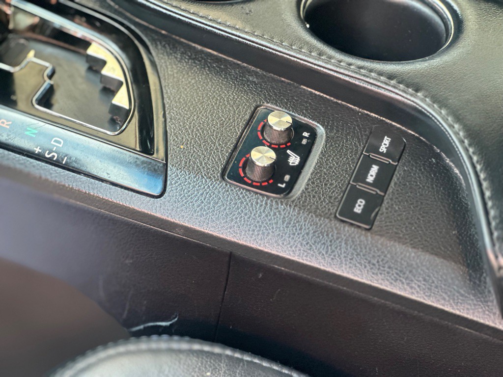 2015 Toyota Avalon Image 15