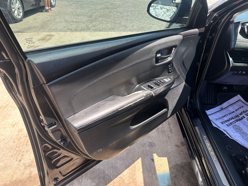 2015 Toyota Avalon Image 17