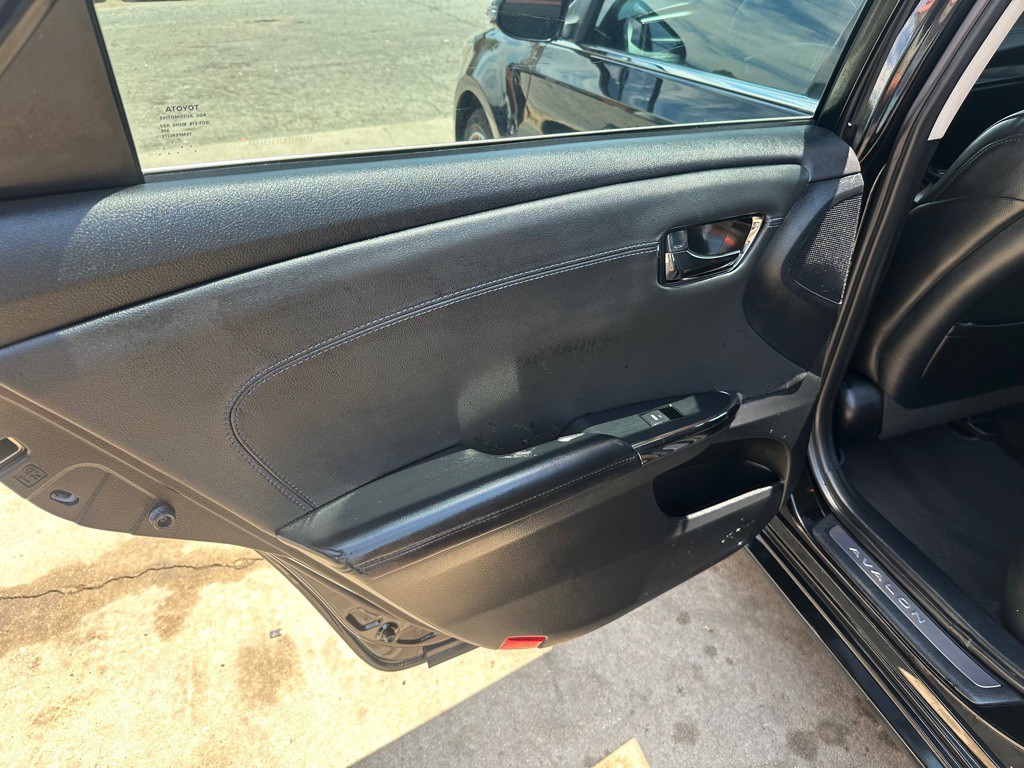 2015 Toyota Avalon Image 18