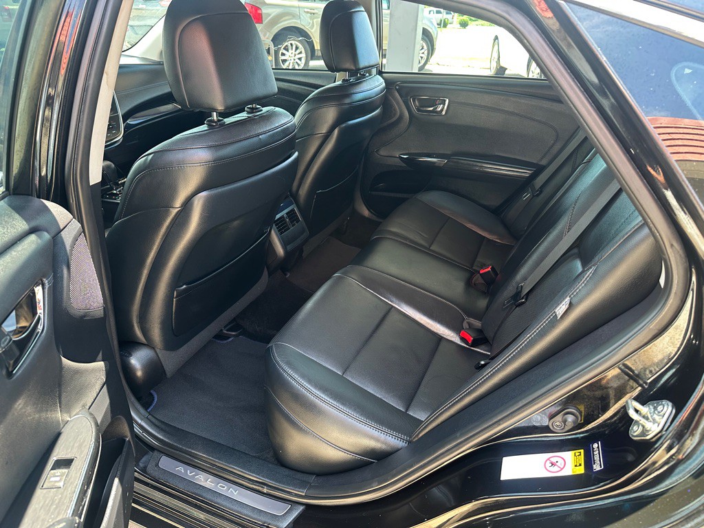2015 Toyota Avalon Image 19