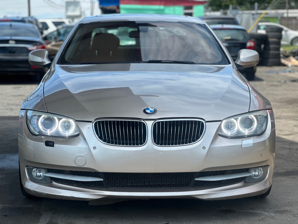 2012 BMW 3 Series Image 2