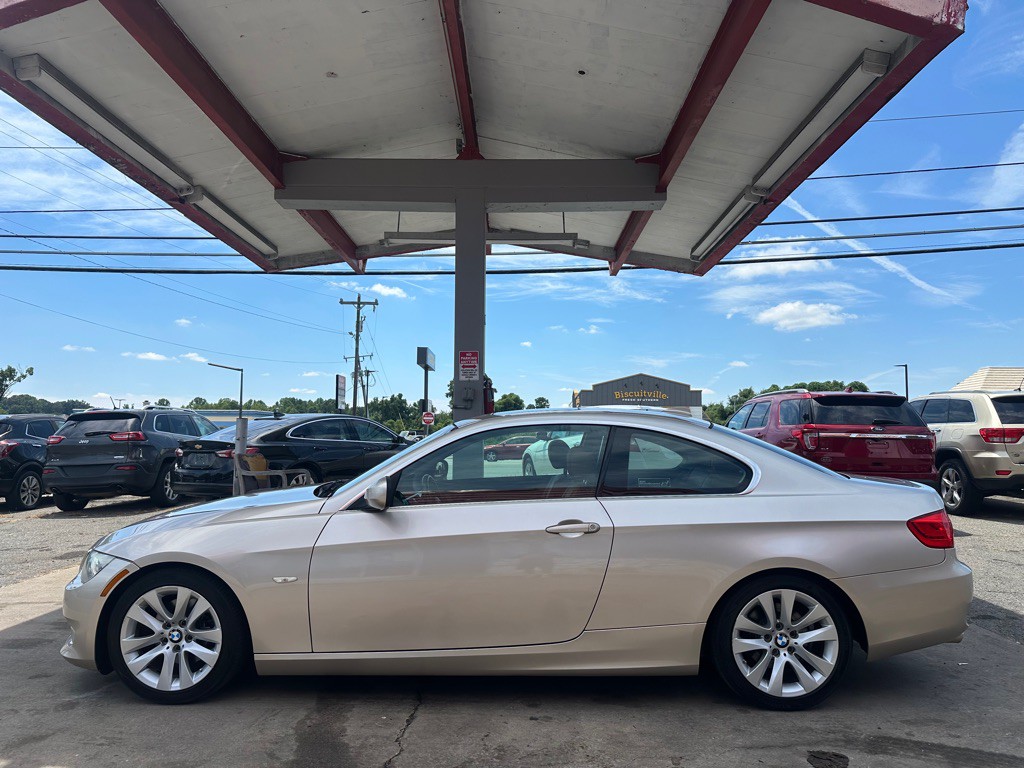2012 BMW 3 Series Image 4