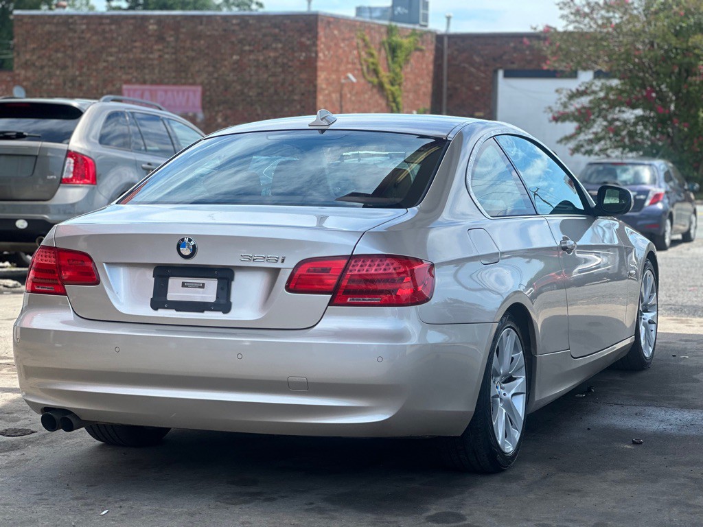 2012 BMW 3 Series Image 7