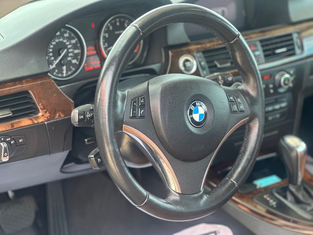 2012 BMW 3 Series Image 11