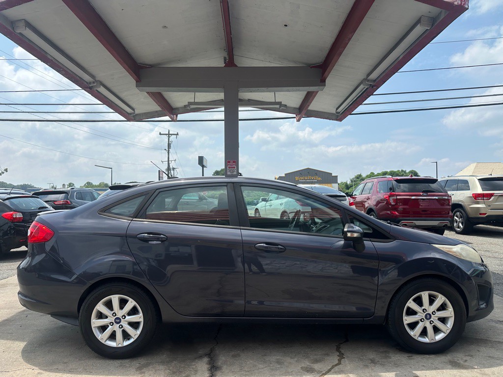 2013 Ford Fiesta Image 5