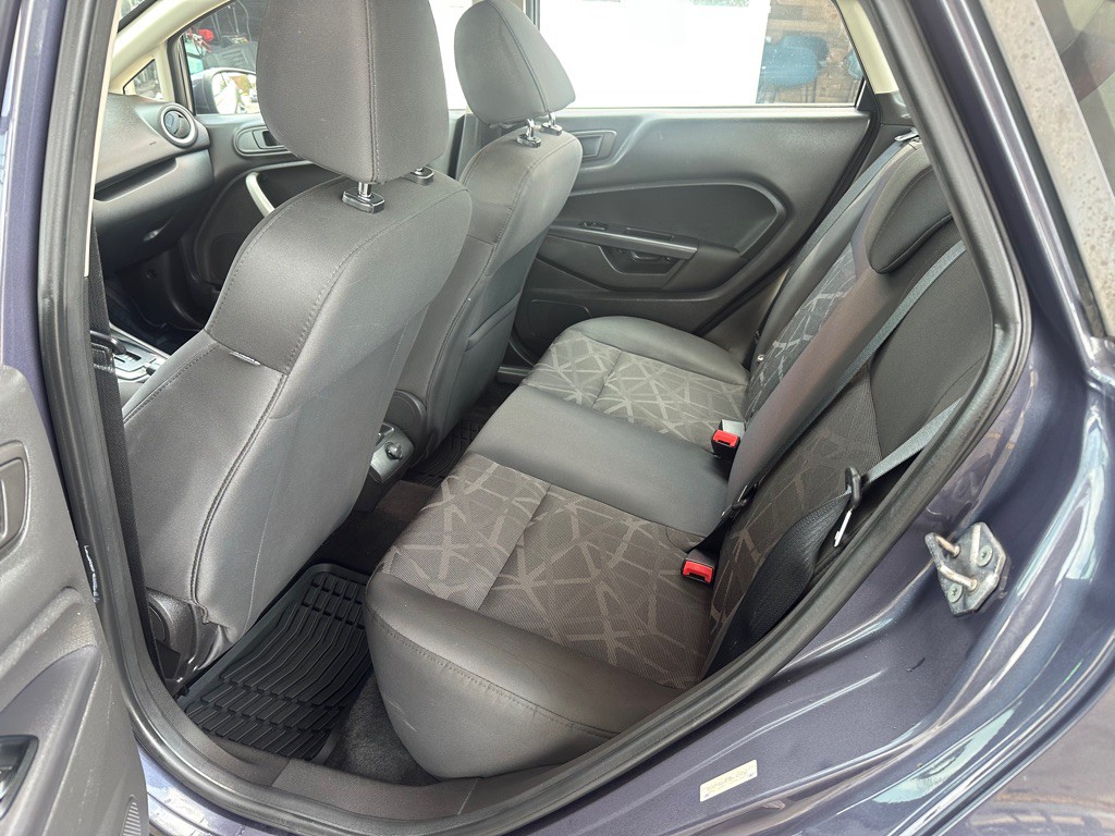 2013 Ford Fiesta Image 14