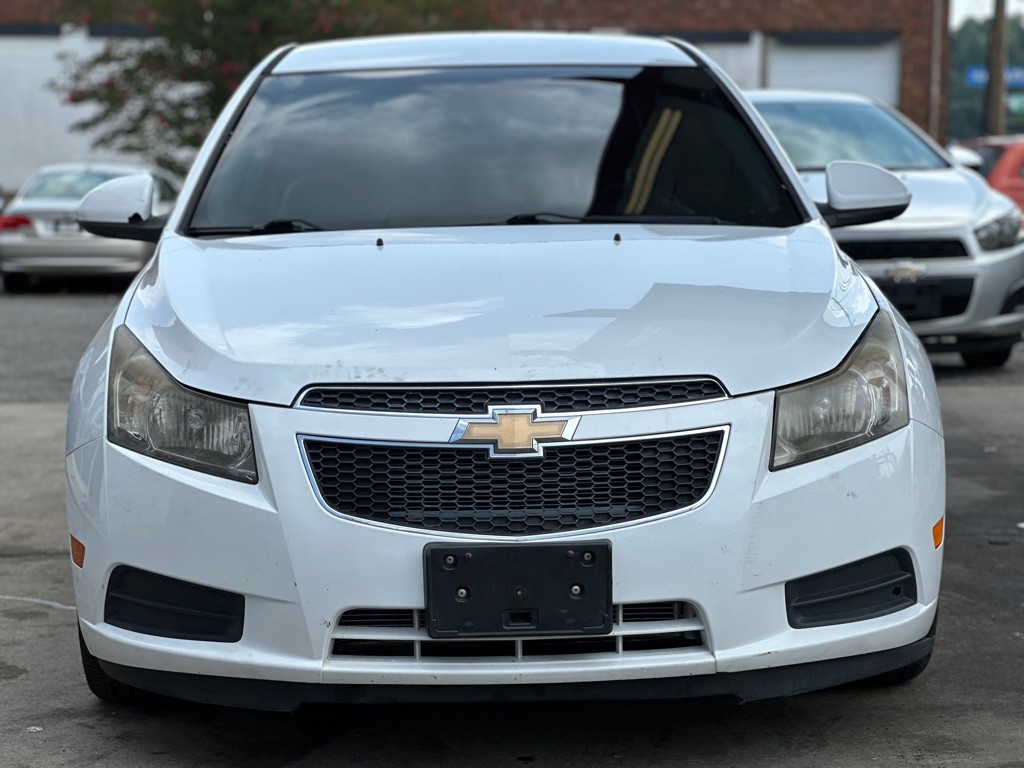 2015 Chevrolet Cruze Image 2