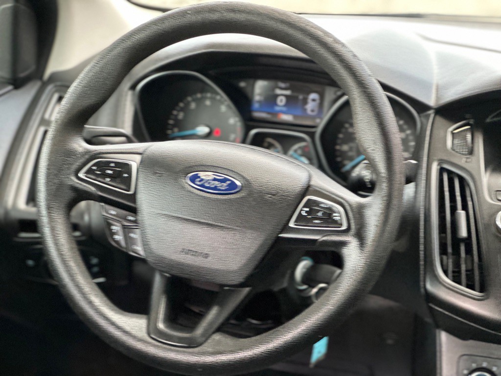 2016 Ford Focus Image 9