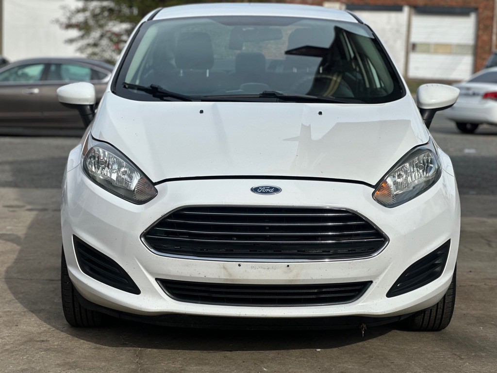 2015 Ford Fiesta Image 2