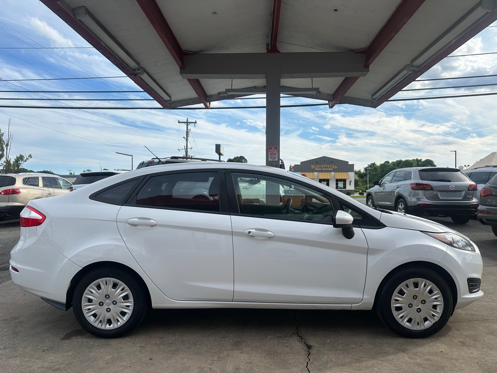 2015 Ford Fiesta Image 5