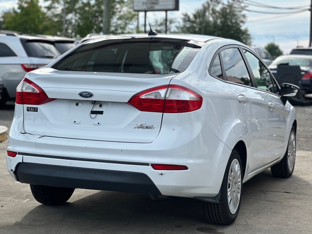 2015 Ford Fiesta Image 6