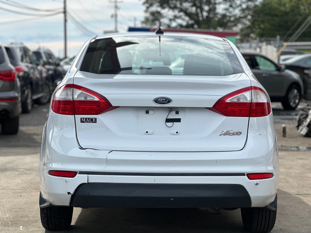 2015 Ford Fiesta Image 7