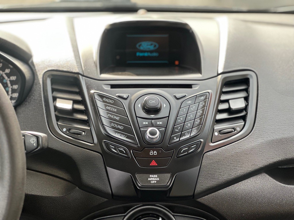 2015 Ford Fiesta Image 10