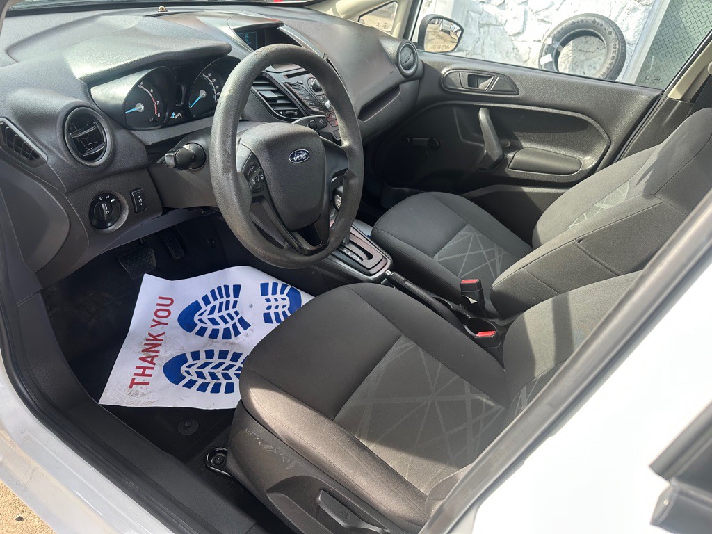 2015 Ford Fiesta Image 11