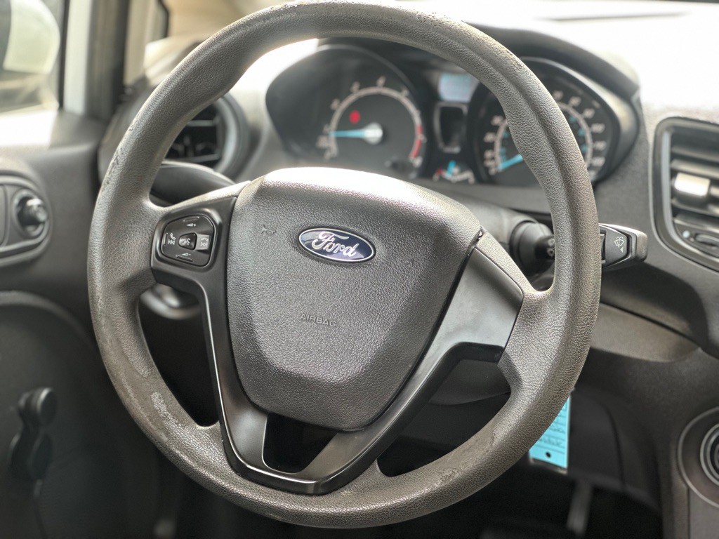 2015 Ford Fiesta Image 12