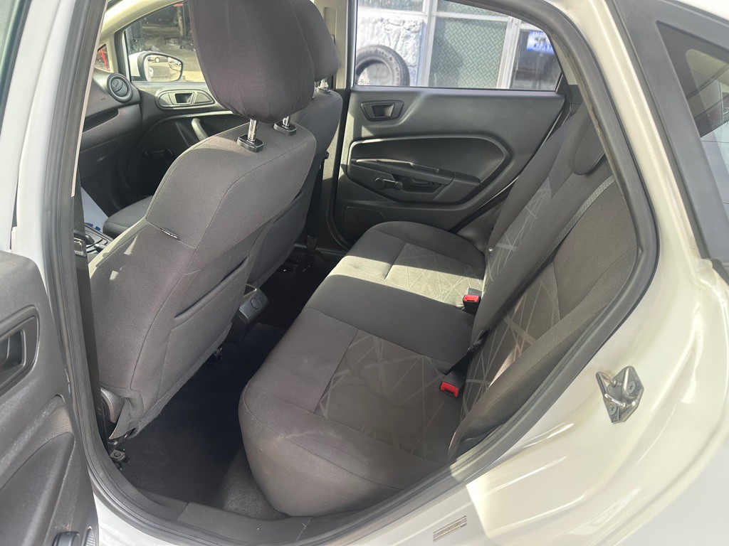 2015 Ford Fiesta Image 15