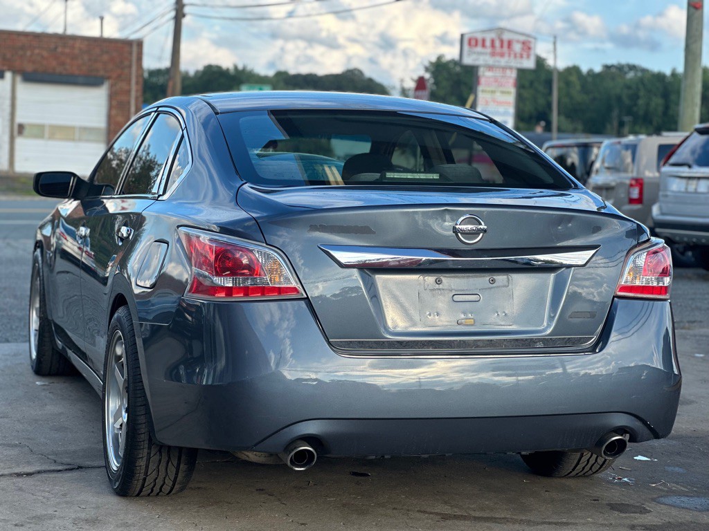 2013 Nissan Altima Image 10