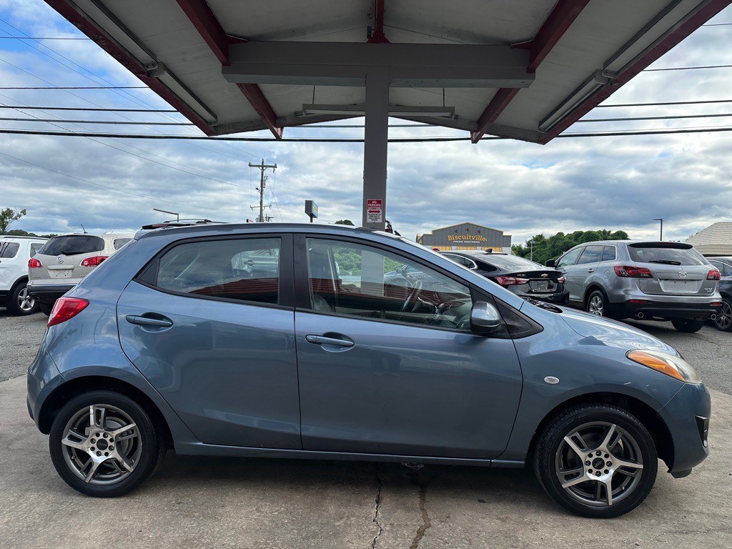 2014 Mazda Mazda2 Image 10
