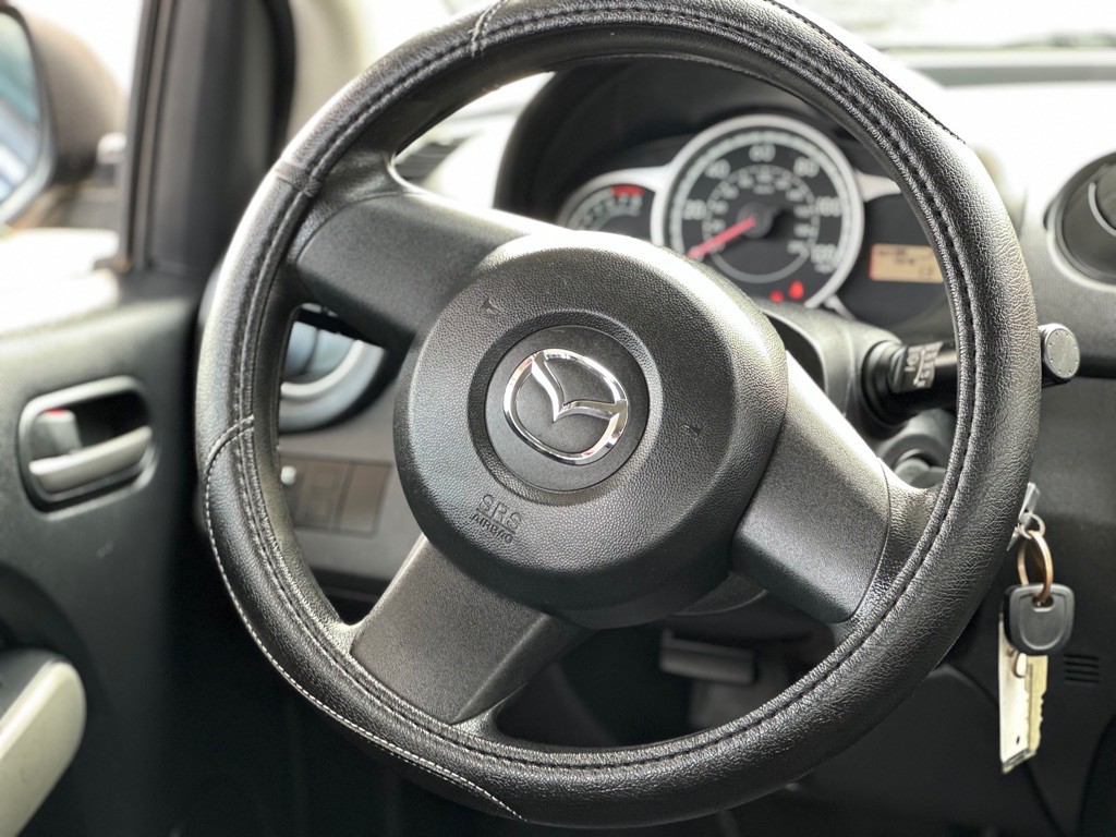 2014 Mazda Mazda2 Image 11