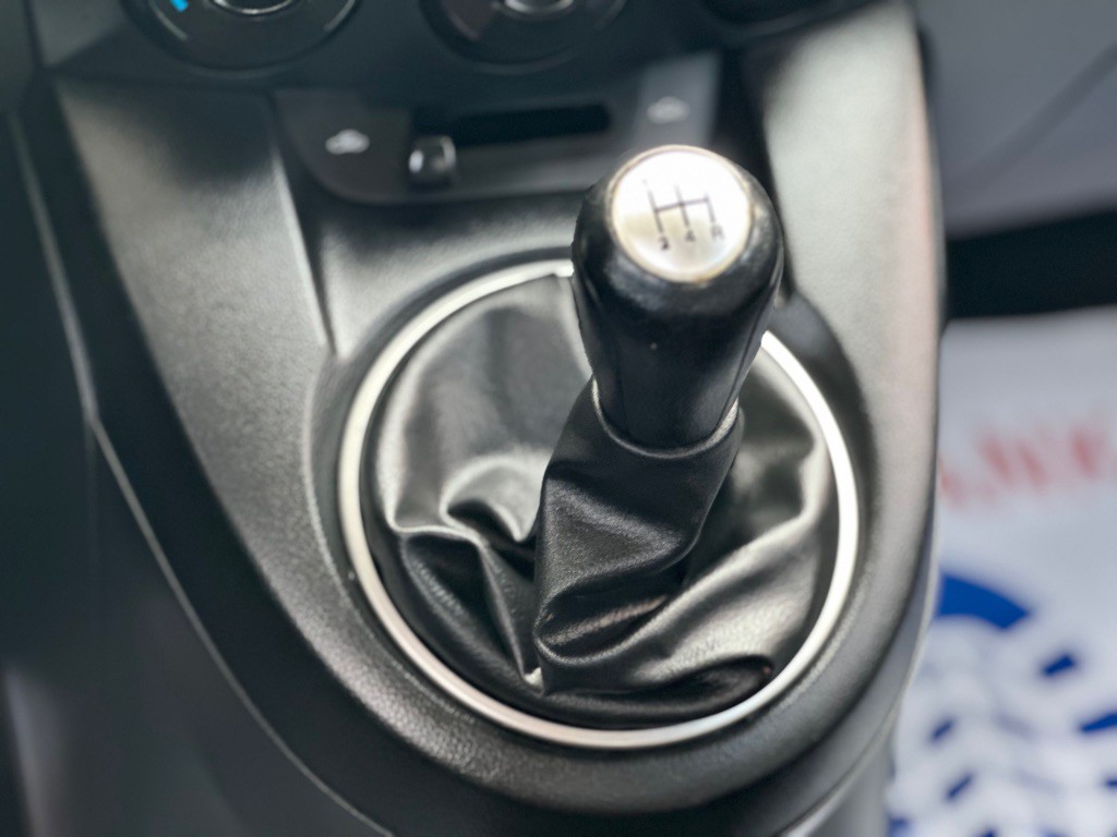 2014 Mazda Mazda2 Image 14