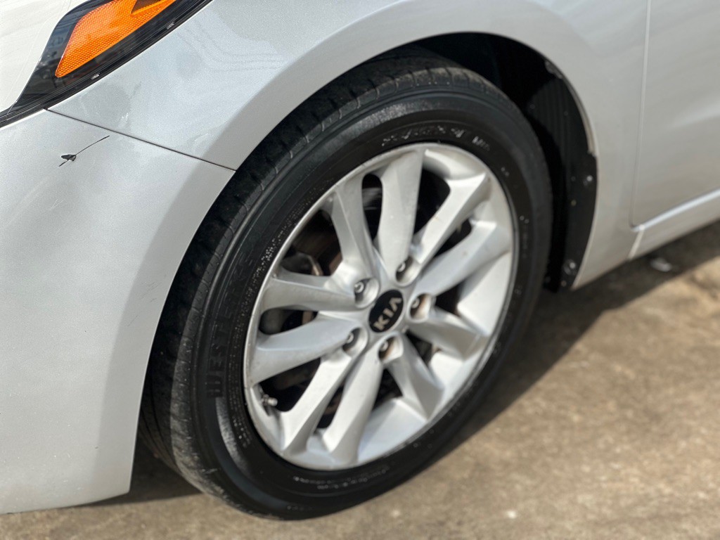 2017 Kia Forte Image 4