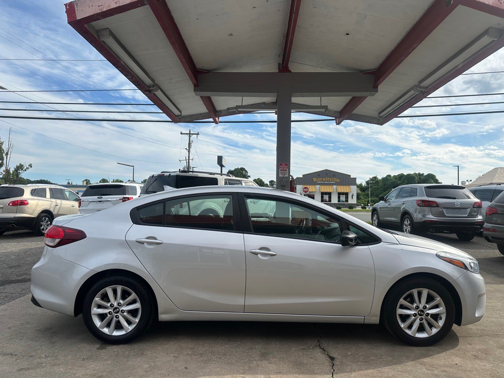 2017 Kia Forte Image 5