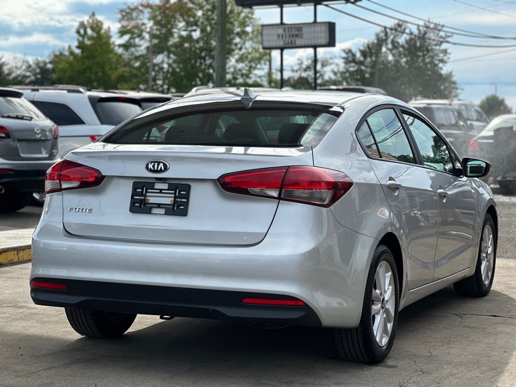 2017 Kia Forte Image 6