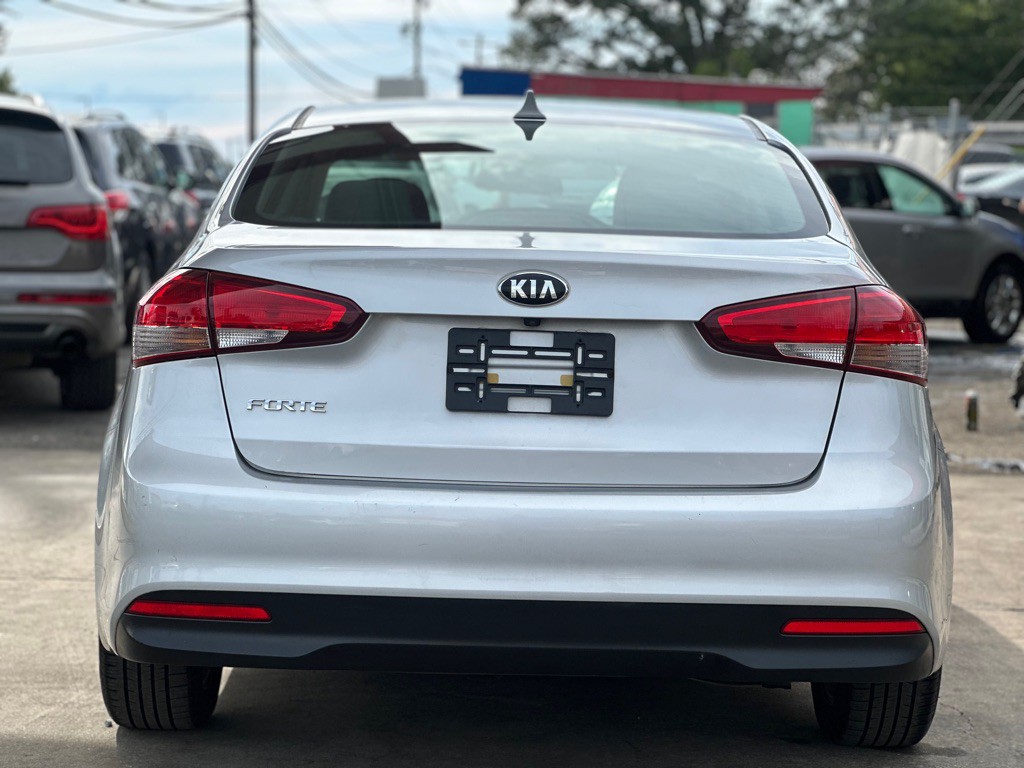 2017 Kia Forte Image 7