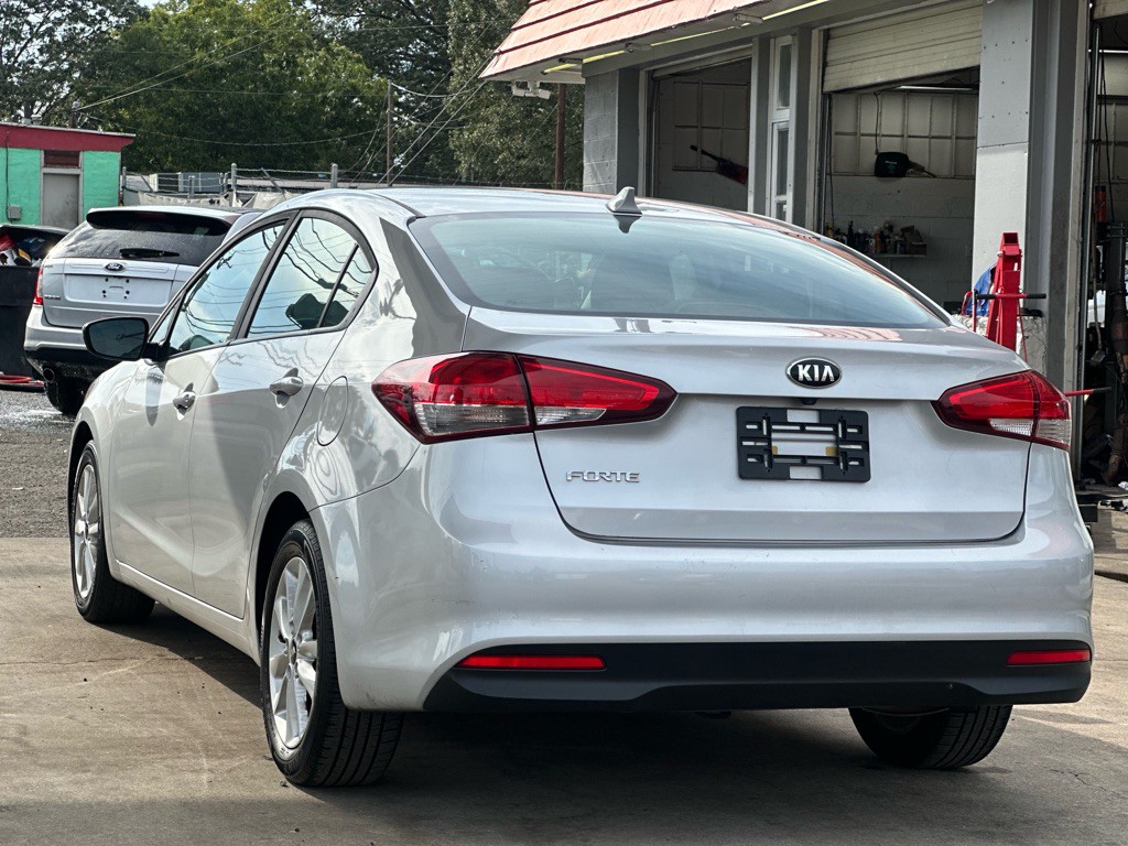2017 Kia Forte Image 8