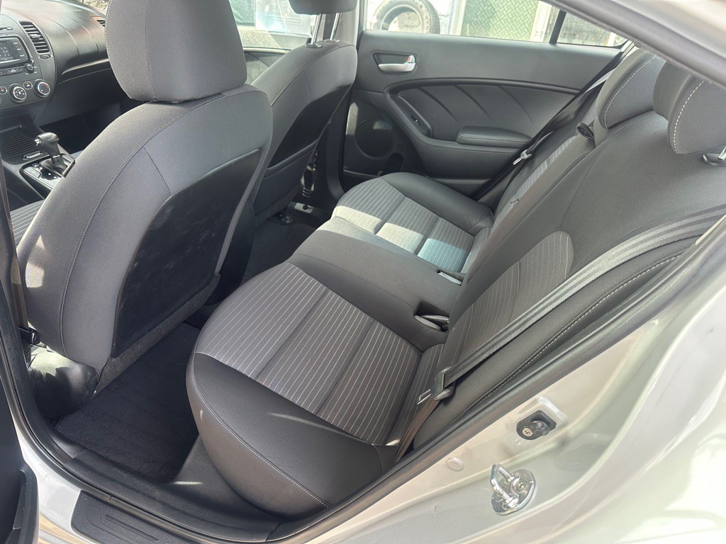 2017 Kia Forte Image 16