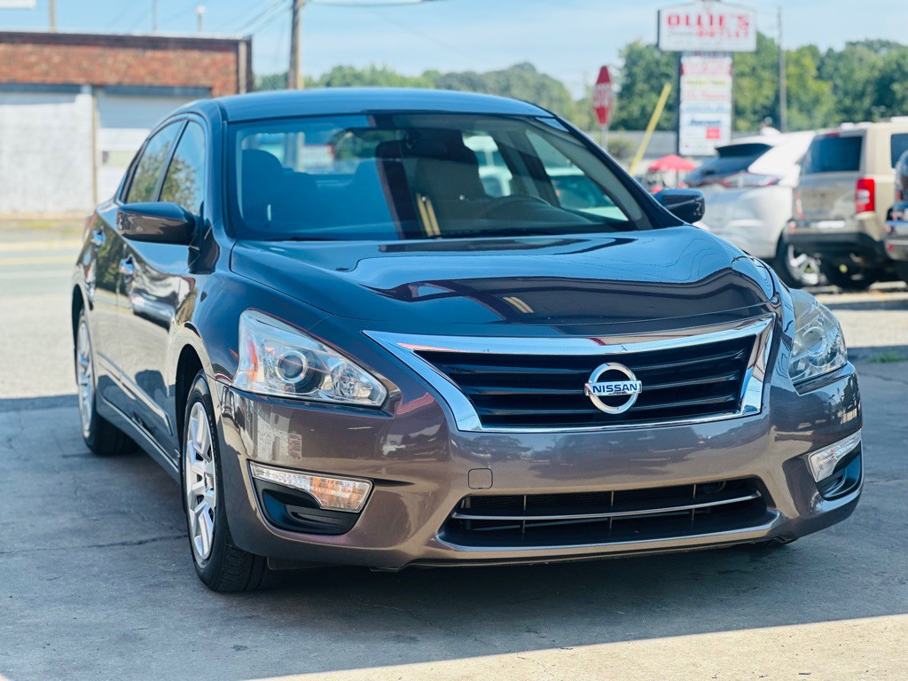 2015 Nissan Altima Image 1