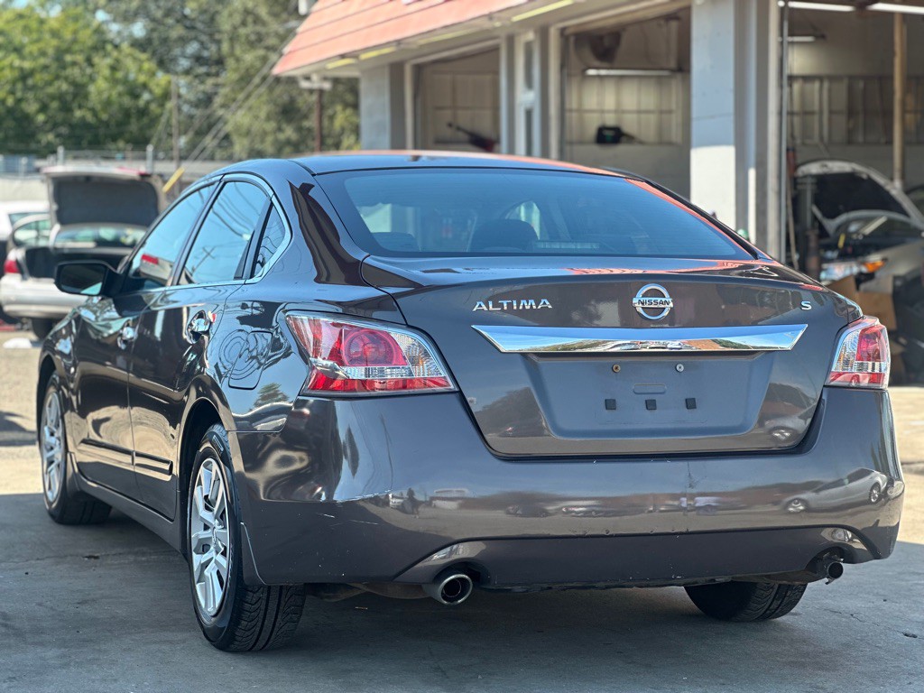 2015 Nissan Altima Image 9